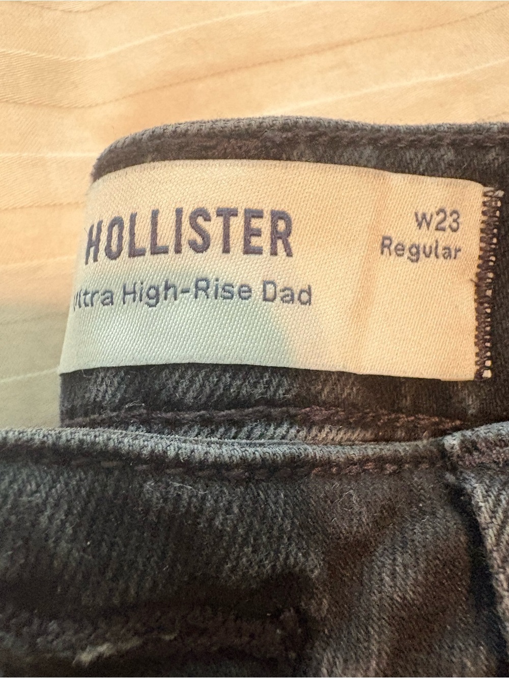 Hollister ultra high rise straight leg- Women's Jean - Picture 2 of 4